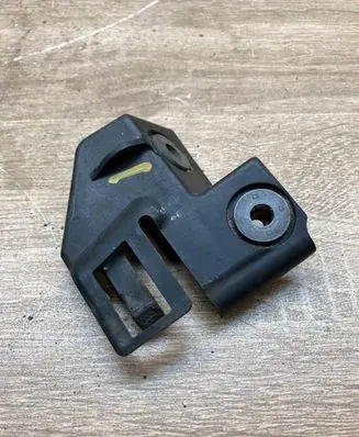 Headlight/headlamp mounting bracket