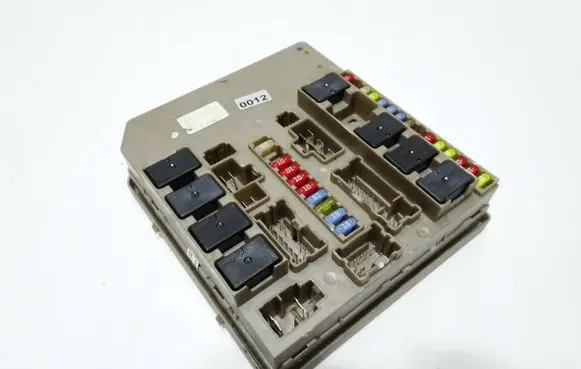 Renault Clio III Fuse module 674660A