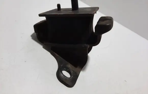KIA Sorento Engine mount bracket 218123E150