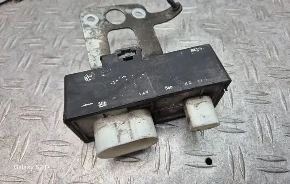 Seat Ibiza IV (6J,6P) Coolant fan relay 1J0919606M