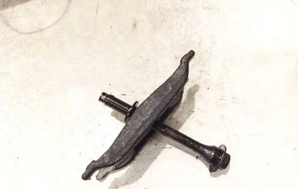 Mazda 5 Fuel Injector clamp holder 