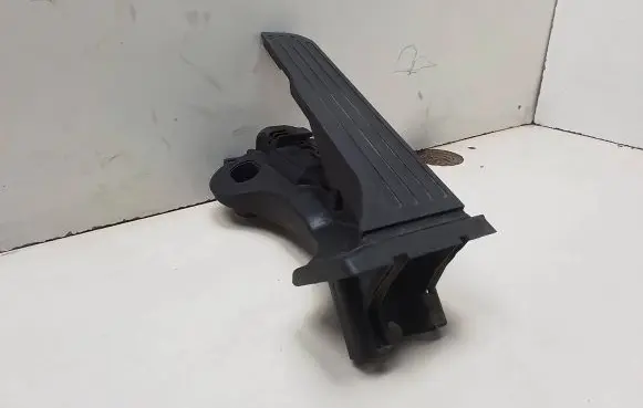 Volkswagen Touran I Accelerator throttle pedal 742028