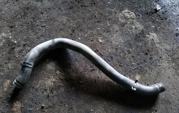 KIA Ceed Engine coolant pipe/hose