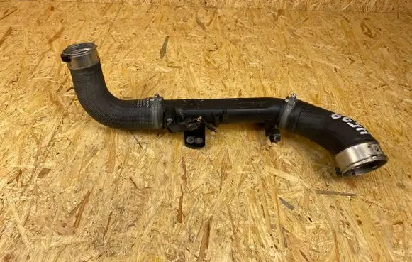 Volvo XC90 Intercooler hose/pipe 31686412