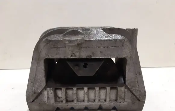 Volkswagen Touran I Engine mount bracket 1K0199262