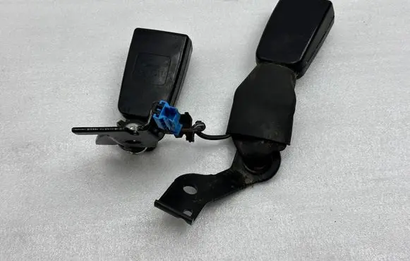Mercedes-Benz E A207 Rear seatbelt buckle A2128600469