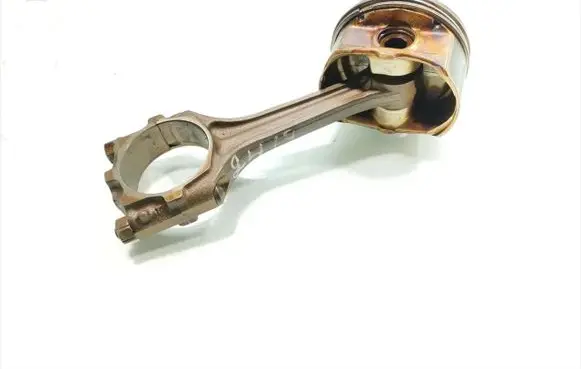 Volkswagen New Beetle Piston with connecting rod 