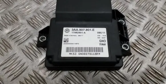 Volkswagen PASSAT B7 Hand brake control module 3AA907801E