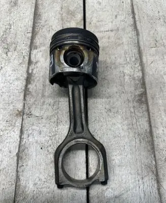 Ford Focus Piston with connecting rod XVGA