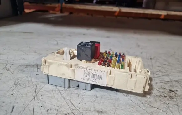Alfa Romeo 147 Fuse module 46558752
