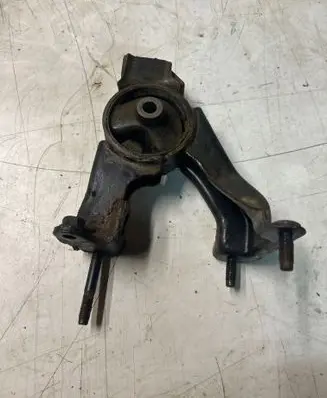 Toyota Corolla Verso AR10 Engine mount bracket