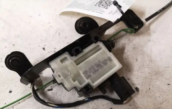 BMW 5 E60 E61 Fuel tank cap lock motor 698587804 406204