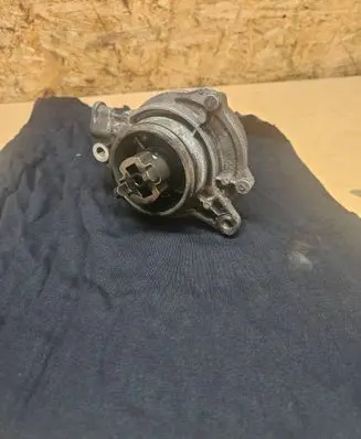 BMW 3 E90 E91 Vacuum pump 700437012 7791232