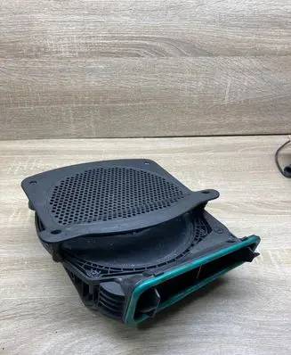 BMW 5 G30 G31 G38 Subwoofer speaker 9395861 A1908154