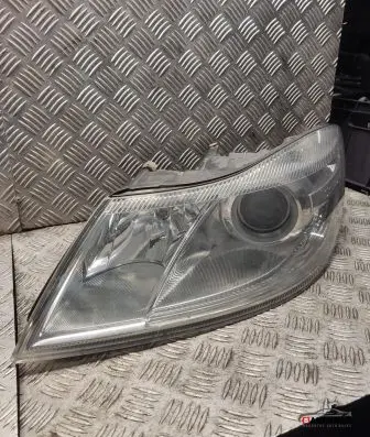 Skoda Octavia Mk2 (1Z) Headlight/headlamp 1z2941015f