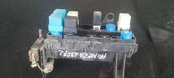Nissan Primera Fuse box set 71543087ya1 7154-3087ya1