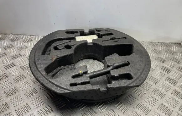 Volkswagen Golf V Tool set 1K0012115F