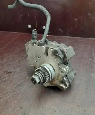 Mercedes-Benz A W169 Fuel injection high pressure pump A6400700601 0445010096