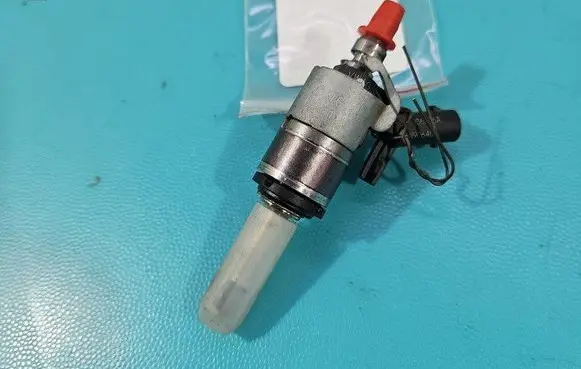 Fuel injector