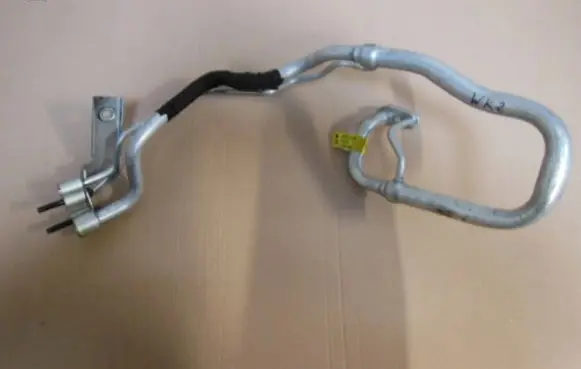 Jeep Cherokee Air conditioning (A/C) pipe/hose 68217214AD