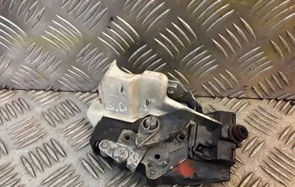 Mercedes-Benz E W124 Rear door lock 