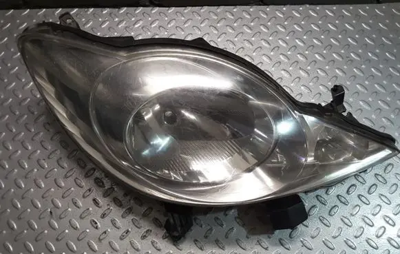 Peugeot 107 Headlight/headlamp 811100H030