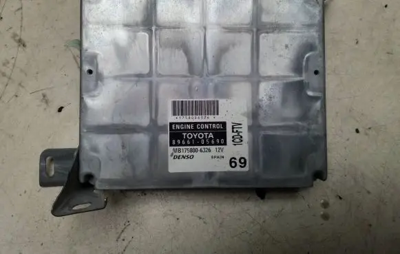 Toyota Avensis T250 Engine control unit/module 8966105690