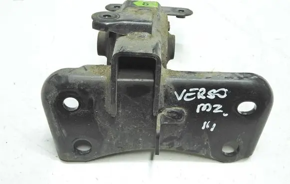 Toyota Verso Engine mounting bracket