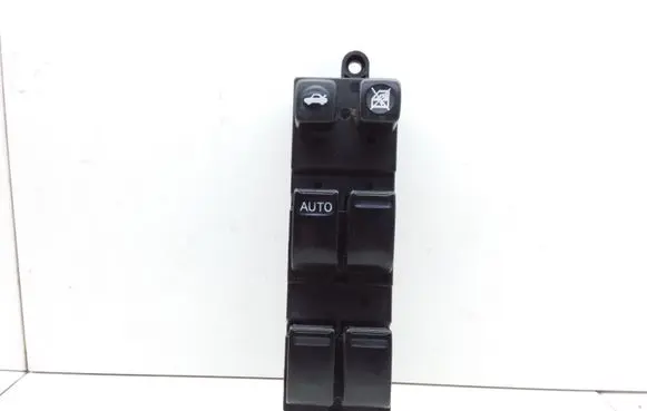 Nissan Primera Electric window control switch 25401AV640 C8DD702N 1733N1