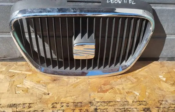 Seat Leon (1P) Front grill 5P0853679A