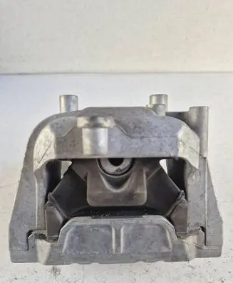 Engine mount bracket