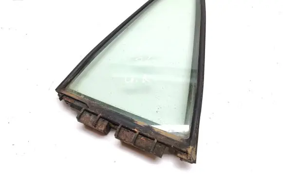 Toyota RAV 4 (XA20) Rear vent window glass 43R00122