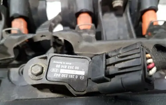 Citroen C4 I Air pressure sensor 0261230043 9639381480