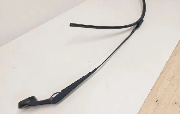 Citroen C4 II Picasso Front wiper blade arm 9676870980