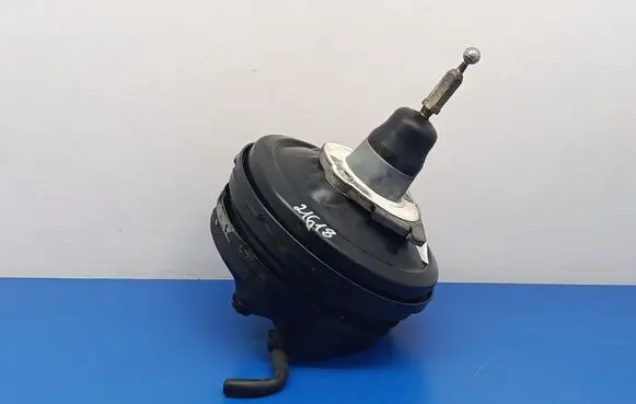 Volkswagen PASSAT B5.5 Brake booster 8E0612105J
