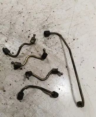 Fuel injector supply line/pipe