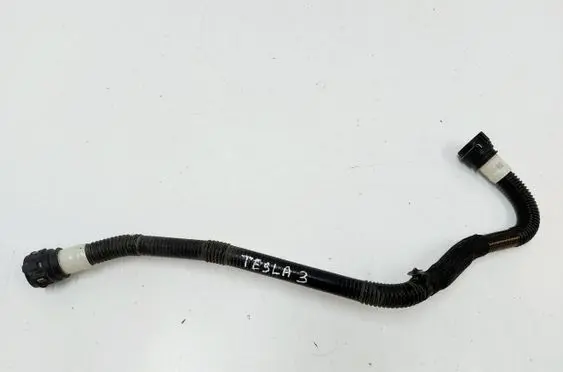 Tesla Model 3 Engine coolant pipe/hose 1077603-00-F