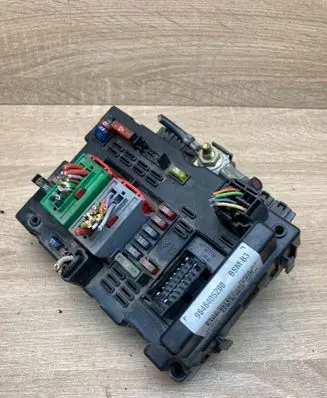 Peugeot 307 Fuse module 9646405280
