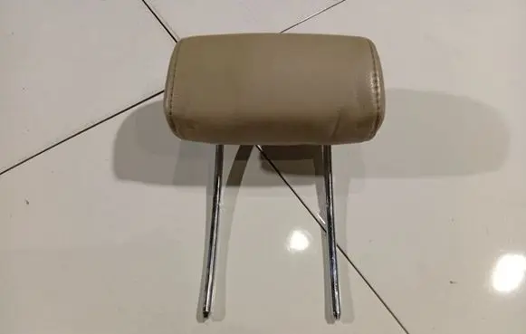 Audi Q7 4L Front seat headrest