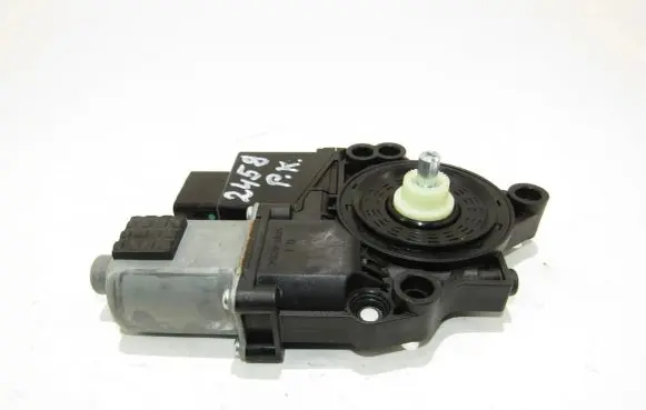Hyundai Santa Fe Front door window regulator motor 824502W020