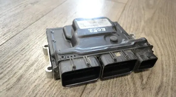 Renault Trafic III (X82) Engine control unit/module 0281036122
