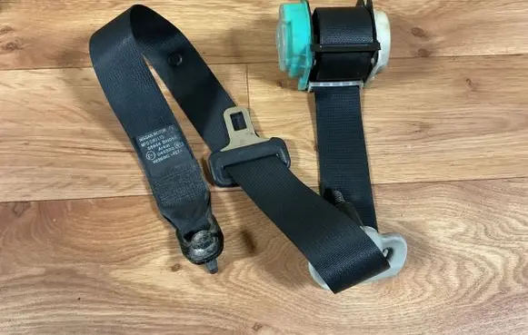 Nissan Note (E11) Rear seatbelt 88844BH05A 045520 AT41