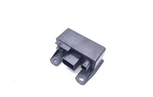 Mercedes-Benz Sprinter W906 Glow plug pre-heat relay 0005453516