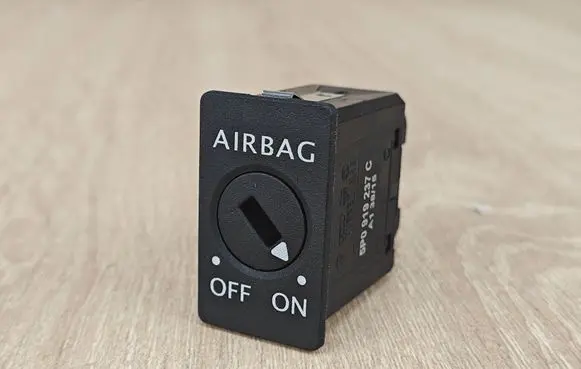 Passenger airbag on/off switch