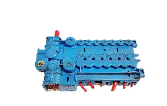 BMW 5 E39 Fuse module 8387543