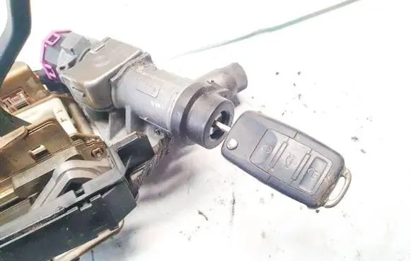 Volkswagen Polo IV 9N3 Ignition lock 4b0905851