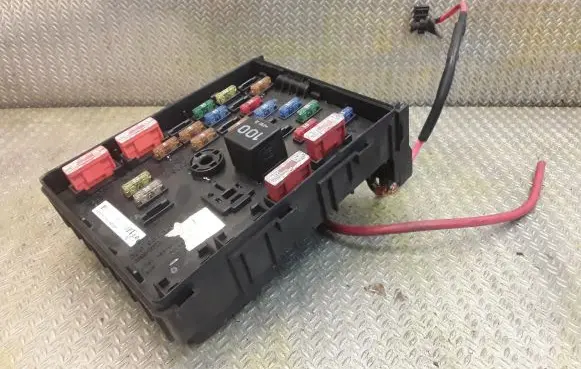 Volkswagen PASSAT B6 Fuse box set 3C0937125