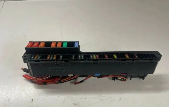 BMW 5 E60 E61 Fuse module 6957330