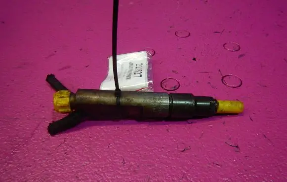 Seat Ibiza II (6k) Fuel injector 028130203F