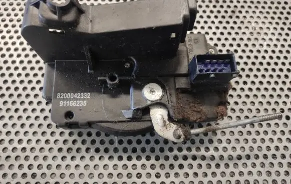 Nissan Primastar Front door lock 8200042332